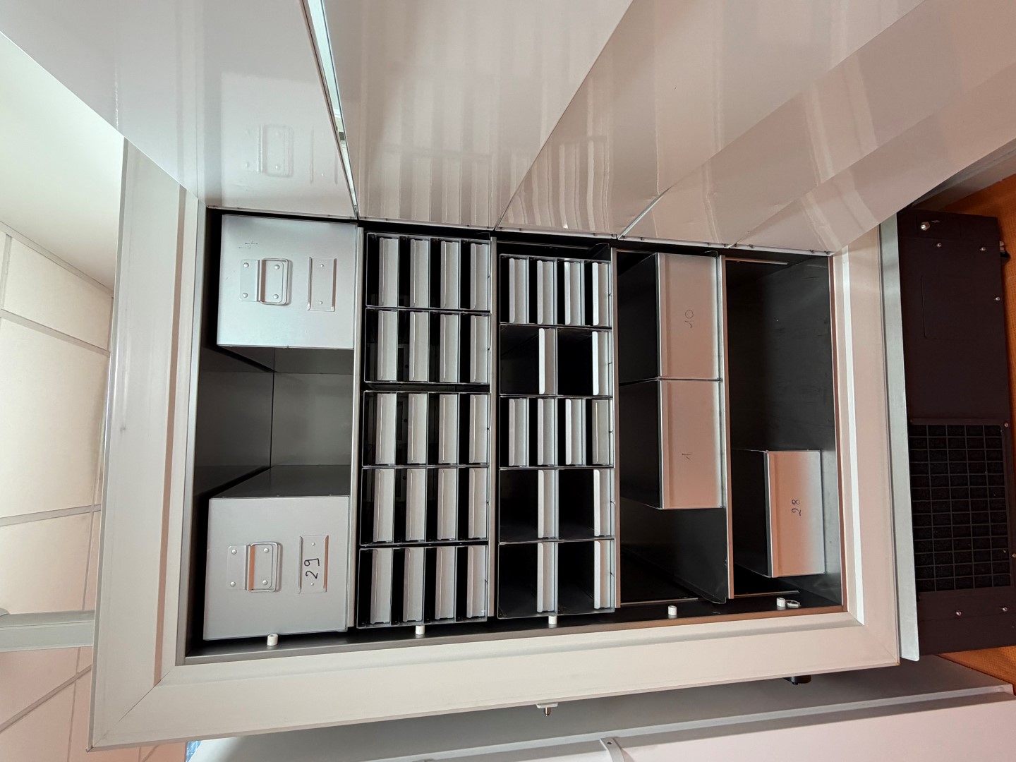 NEW BRUNSWICK SCIENTIFIC U570-86 HEF - Ultra-low temperature freezer (-86°C)